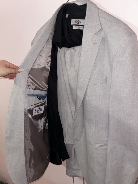 Costum gri ocazii purtat o singura data