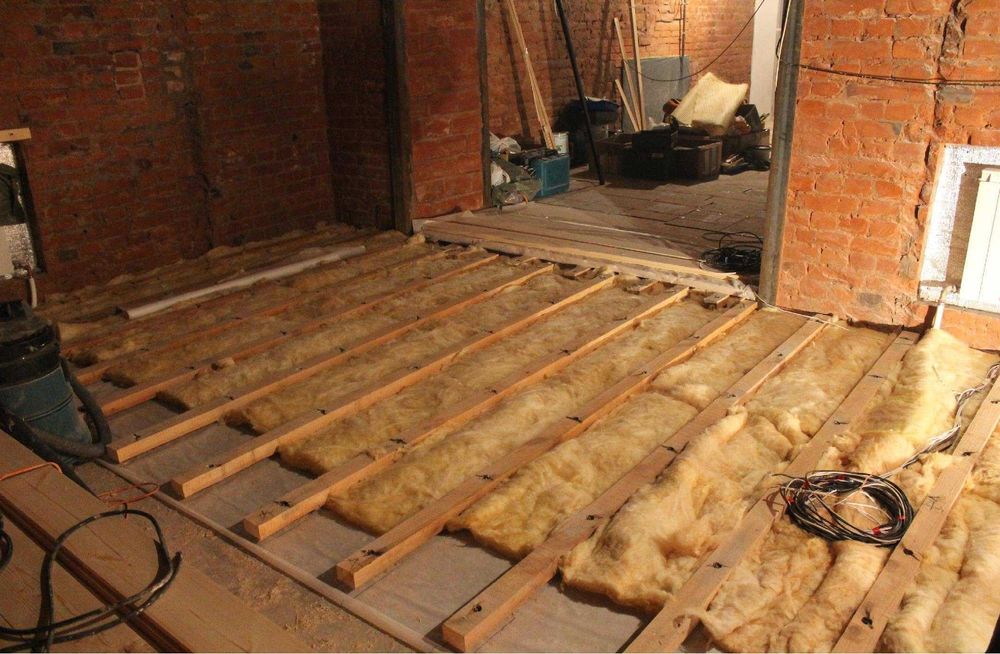 Установка плинтусов настил паркета ламината деревянных полов шлифовка