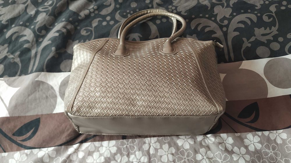 Стилна дамска чанта