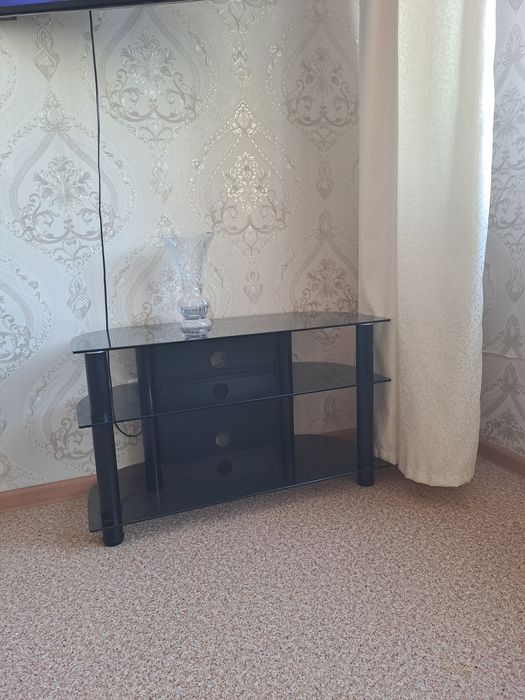 Подставку под телевизор.