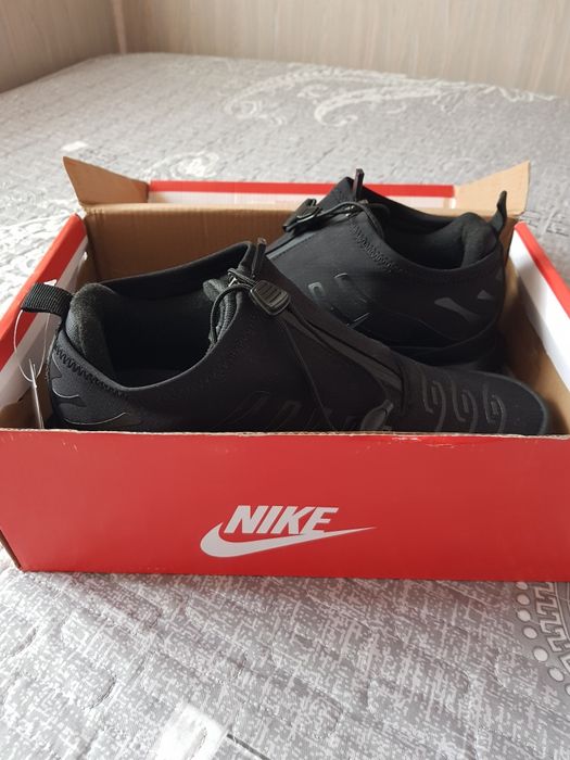 Продам кроссовки Nike совершенно новые