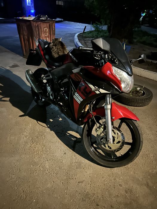 Мотоцикл 300кубовый