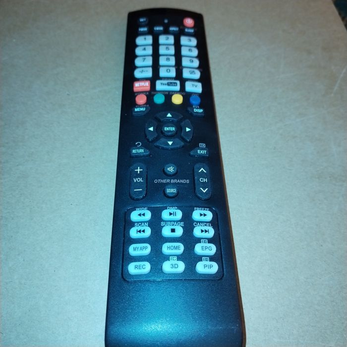 srochna universal pult sotiladi