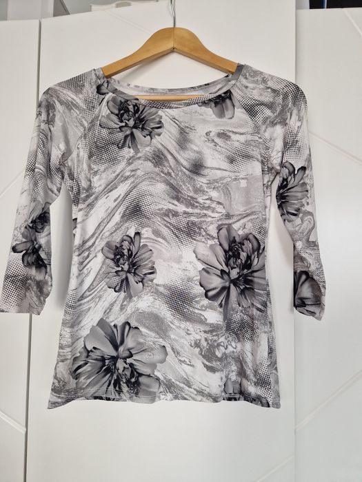 Блузи / жилетки размер S всяка на цена 5 евро