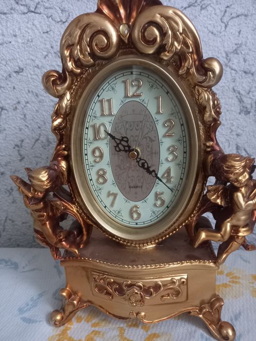 Продаются каминные часы. Высота 32 см., ширина  20 см.