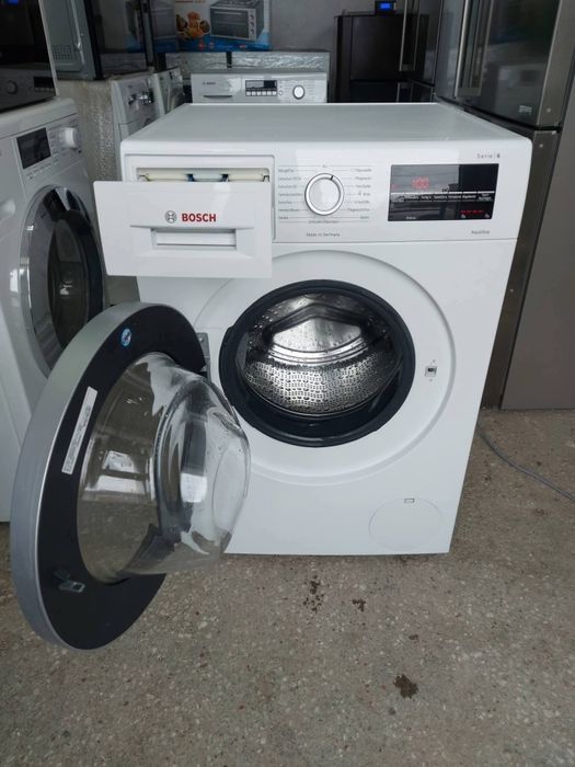 Пералня BOSCH 6 Serie 9кг
Цена:270евро
Капацитет на пране 9кг.
Енергиен клас А+++
1400 оборота
Дисплей
Осветление на барабана
Инверторен мотор
Стандар