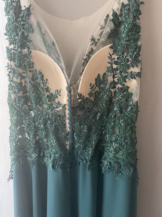 Официална рокля.