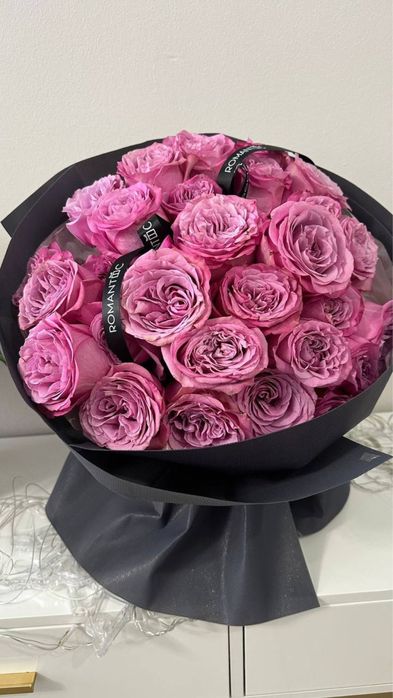 Цветы и клубника в шоколаде