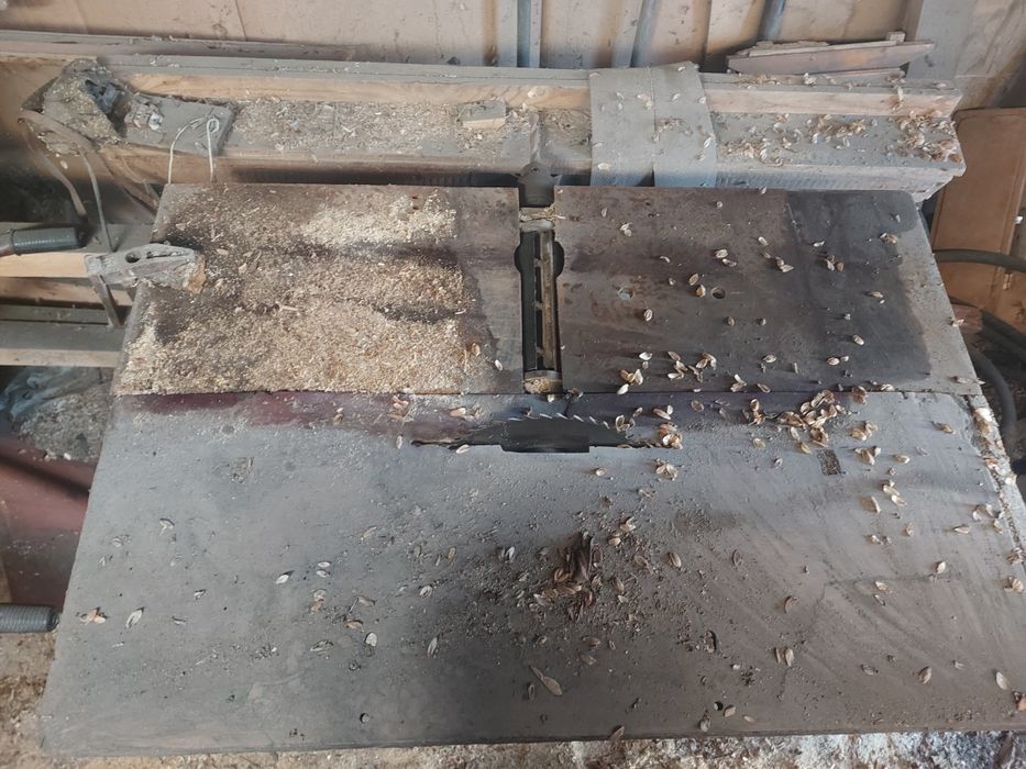 Продам два стола слесарных