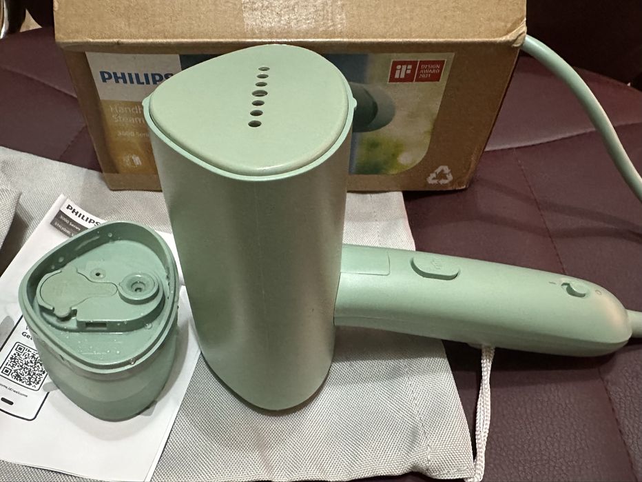 Чисто нова ютия/уред за гладене с пара Philips STH3000/20 1000W