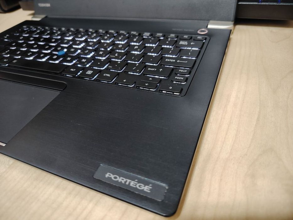 TOSHIBA Portege X30-D 13,3" HD/ CORE i7-7600U / 16GB DDR4 / 256GB NVMe