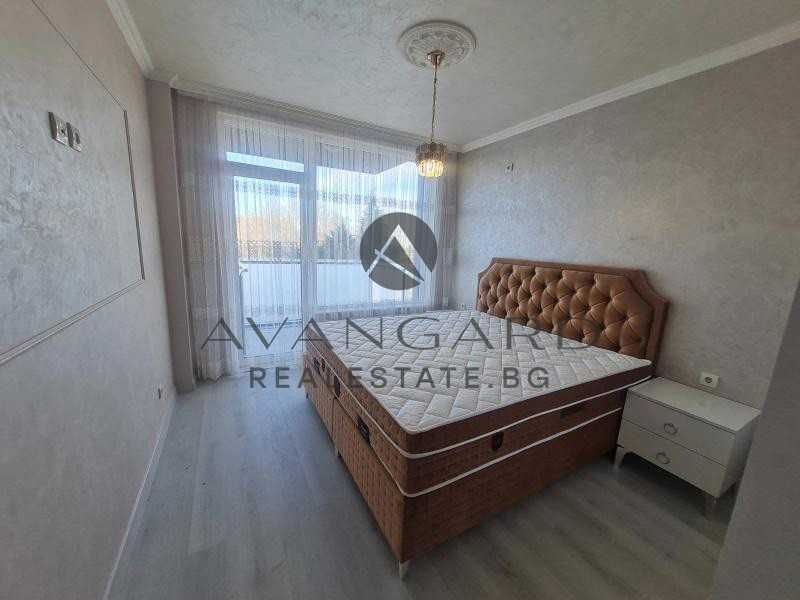 Продава се Тристаен апартамент в Пловдив, Кършияка - 121 кв.м за 1950 €/кв.м - Снимка #3