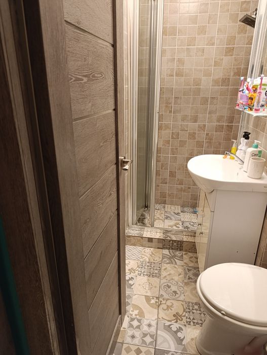 Inchiriez apartament cu 3 camere, decomandat, Dambul Pietros