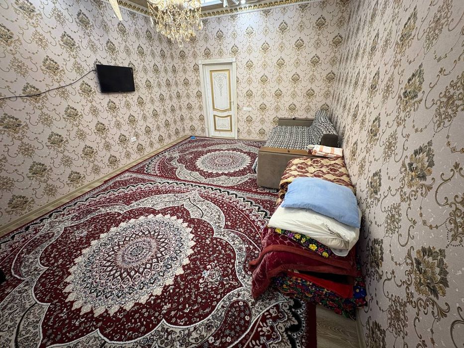 Бухара . Сдаётся 2 комнатная квартира   на микрорайоне