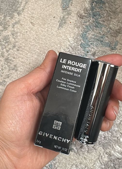 Помада румяна духи