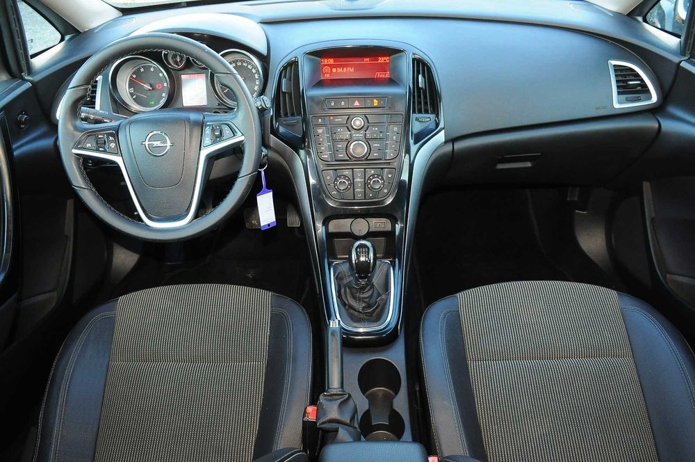 OPEL Astra J 2015 1.6CDTi 110 CP E6 6 trepte clima piele/textil, recent adus inmatriculat 06.2026 primul proprietar RO
