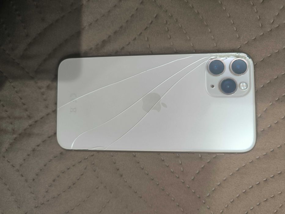 iPhone 11 64 гб със следи от употреба