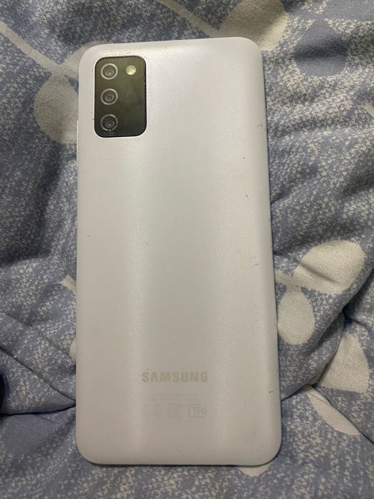 Продаётся  телефон.