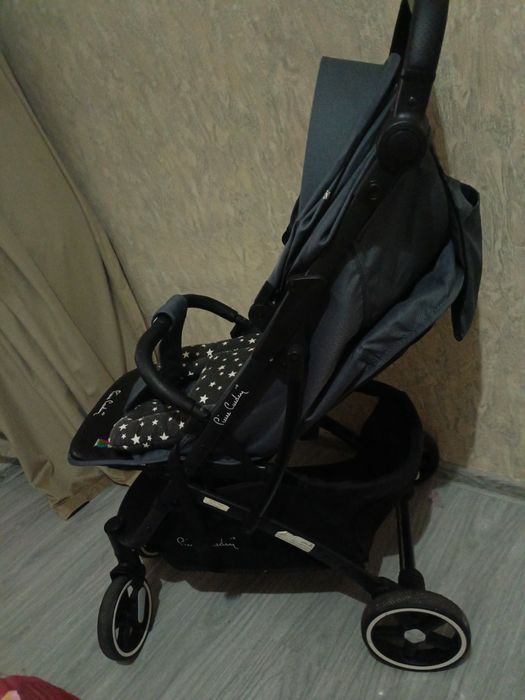 Продаётся детская коляска фирмы  Пьер Карлин коляска почти новая