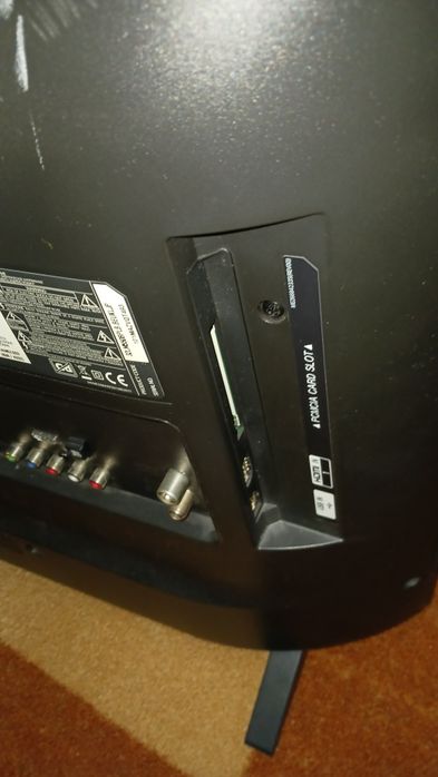 LG 32 инча за части, счупена матрица.