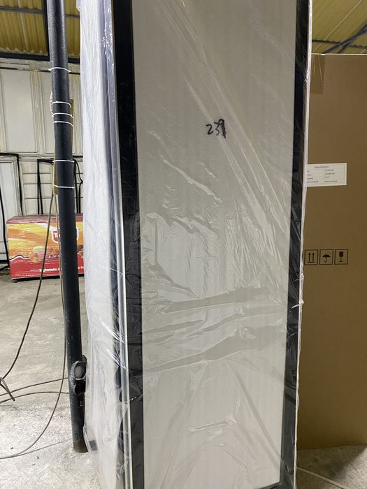 Vitrina frigorifica verticala pentru bauturi alcoolice si sucuri