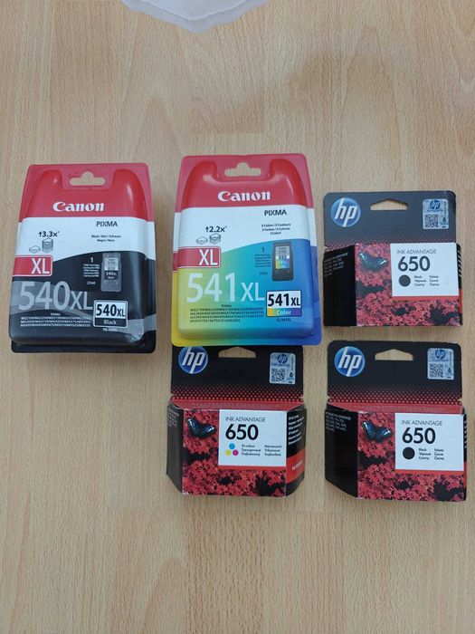 Vand tonere de imprimanta Canon si HP sigilate