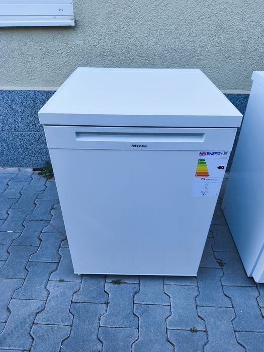 Хладилник/ци с вътрешна камера Либхер/Миеле нов с транспортен дефект!