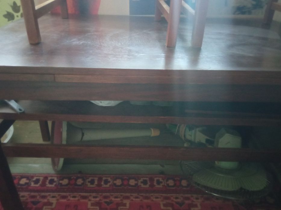 Продается стол и стулья