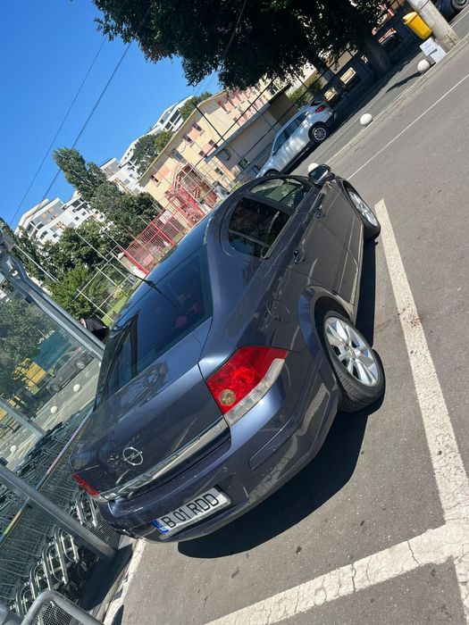 Vând Opel Astra H pachet de echipare Cosmo
