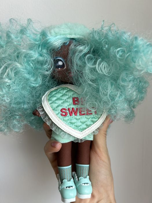 Кукла Na Na Na Surprise Sweetest Hearts, Синтия Суитс