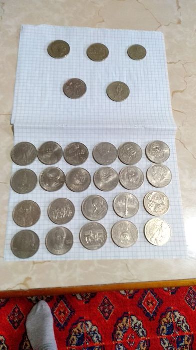 Продаются монеты разные и юбилейные рубли.