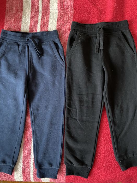 Vand pantalonasi pentru baieti nr 110(2 bucati)