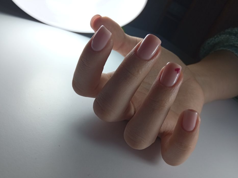 Маникюр и педикюр