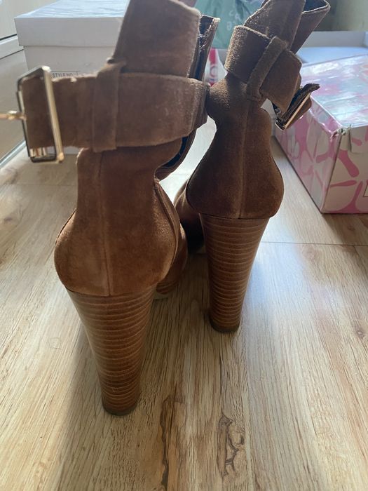 Дамски боти на ток