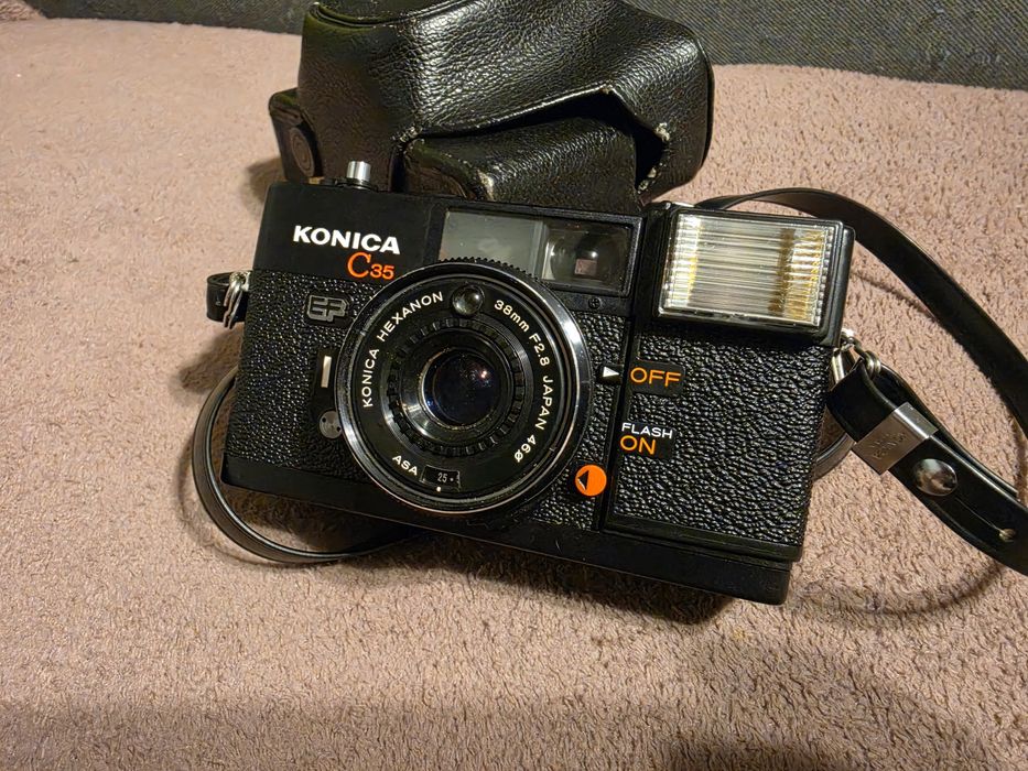 Camera foto  pe film  Konica C35 EF colectie