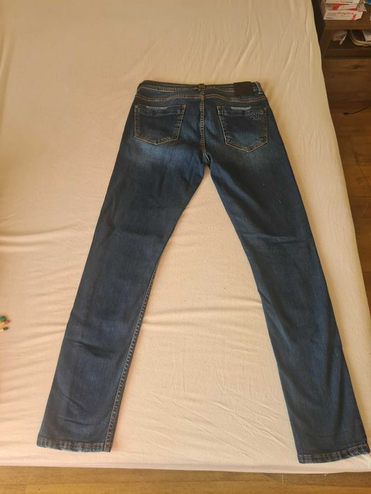 Чисто нови дънки