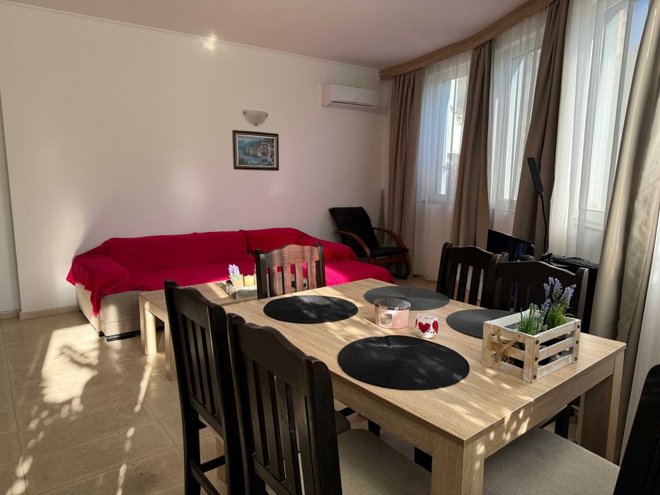 ТОП ЛОКАЦИЯ | Голям тристаен на първа линия плаж,  басейн и паркомясто