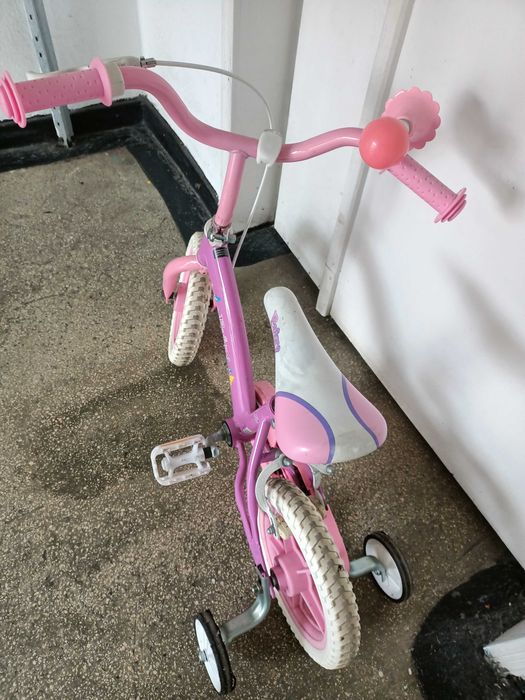 Bicicleta fete cu roti ajutatoare