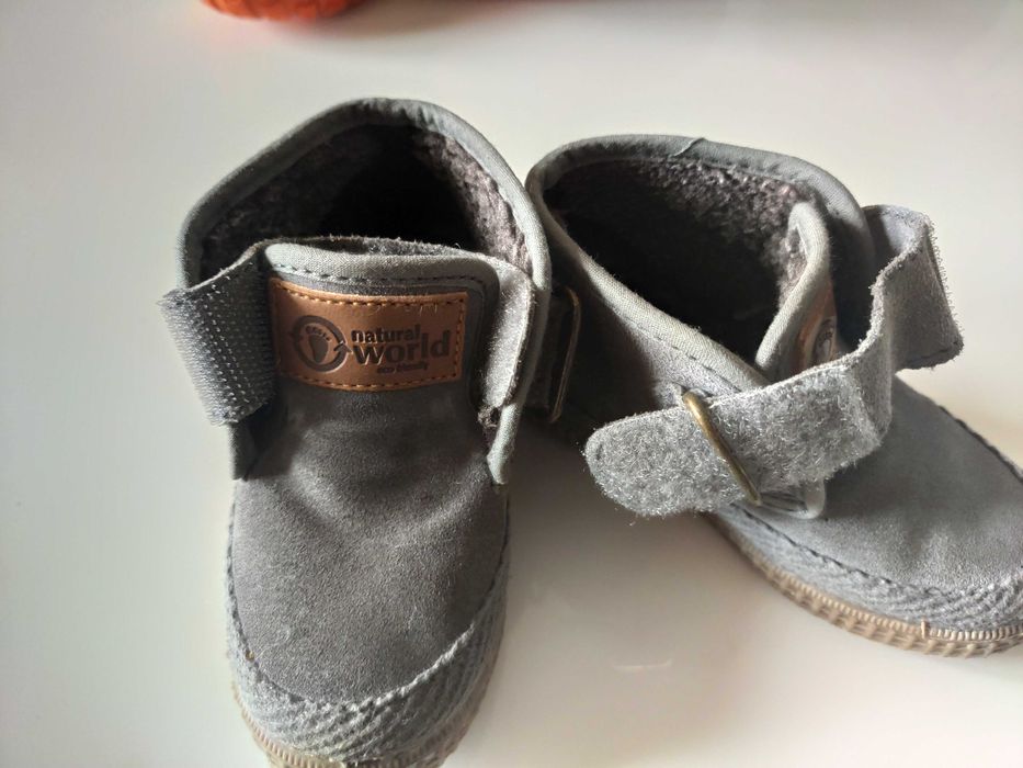 Детски боти и обувки.