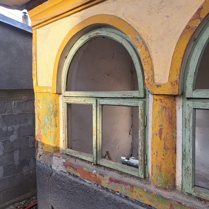 Vand tâmplărie în stare foarte bună rustic