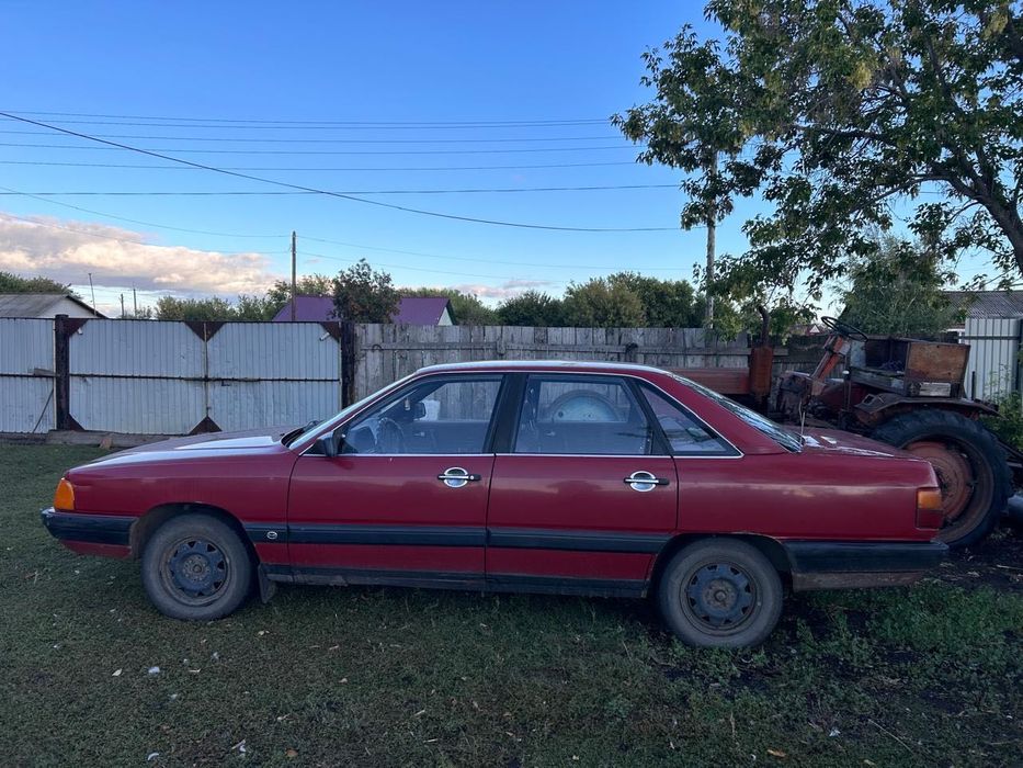 На продаже ауди 100