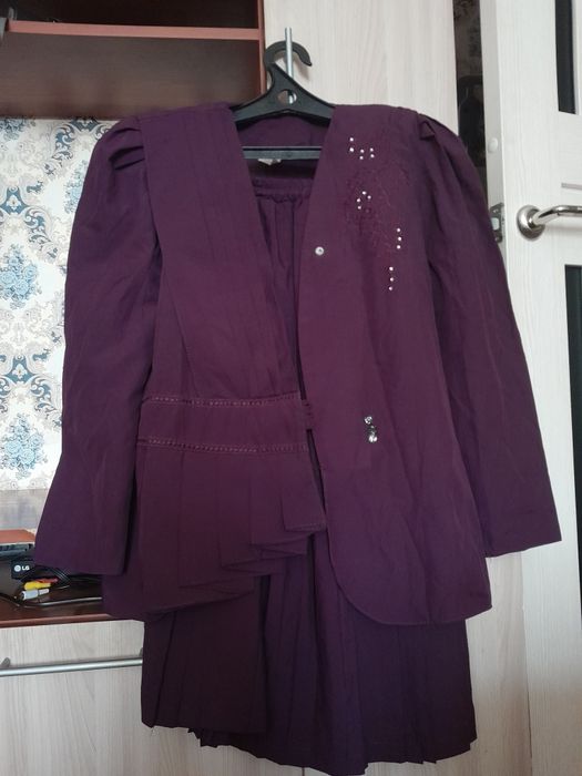 Костюм с юбкой..