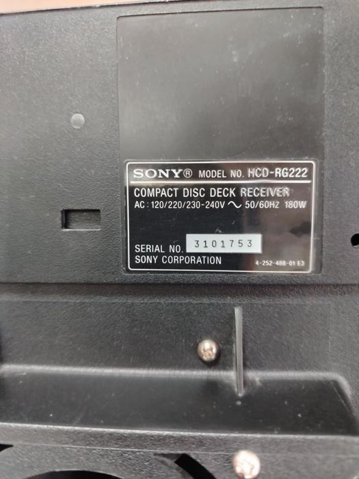 Vând combina Sony MP3 cu tot cu adaptor bluetooth