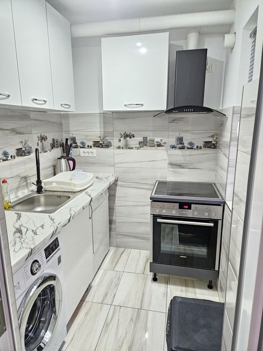 Închiriez Apartament cu 3 camere Tomis Nord Universitate