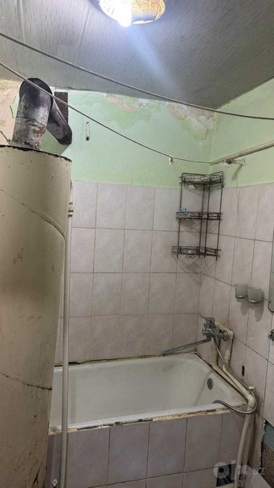 Sharq bozor yonda 1-etajda 2 xonali kvartira ijaraga beriladi