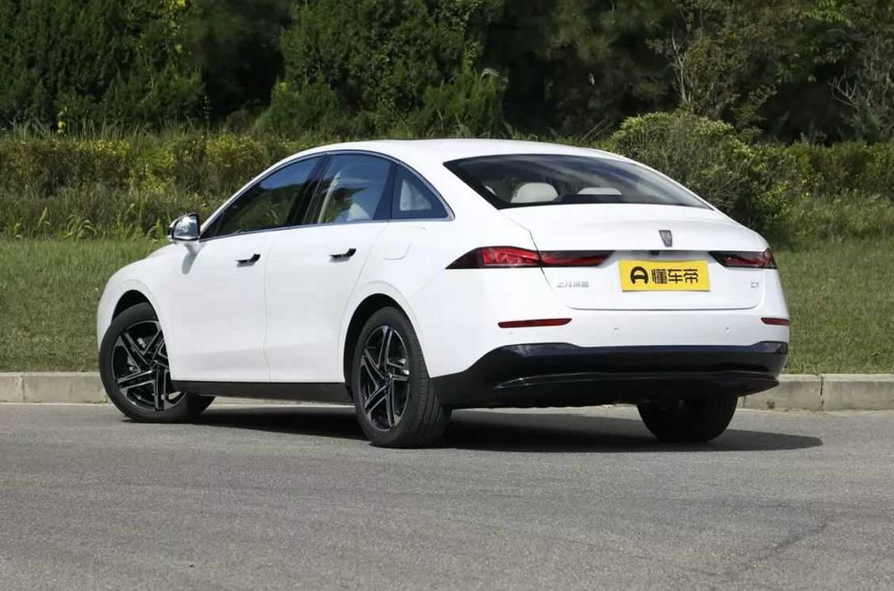 Арендовать  автомобиль Roewe D7