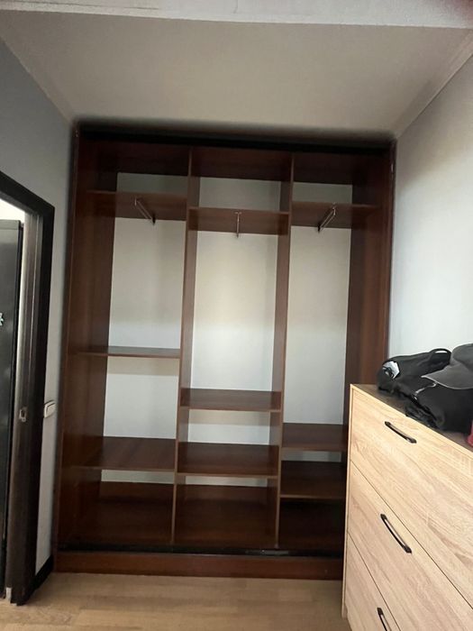 Шкаф с раздвижными дверями