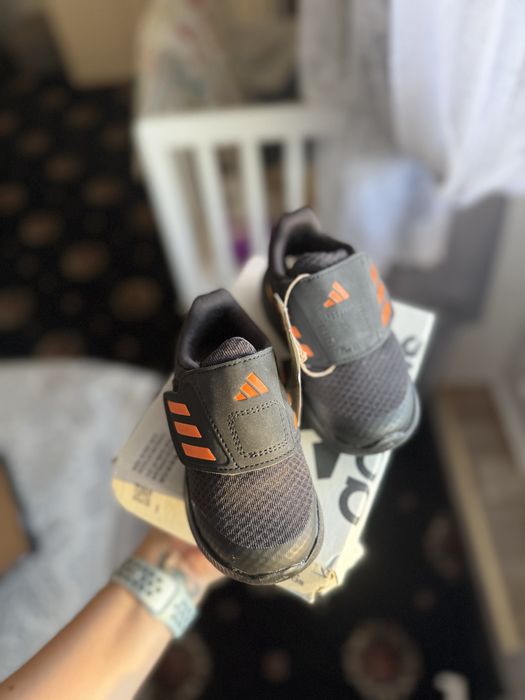 Продам новые кроссовки