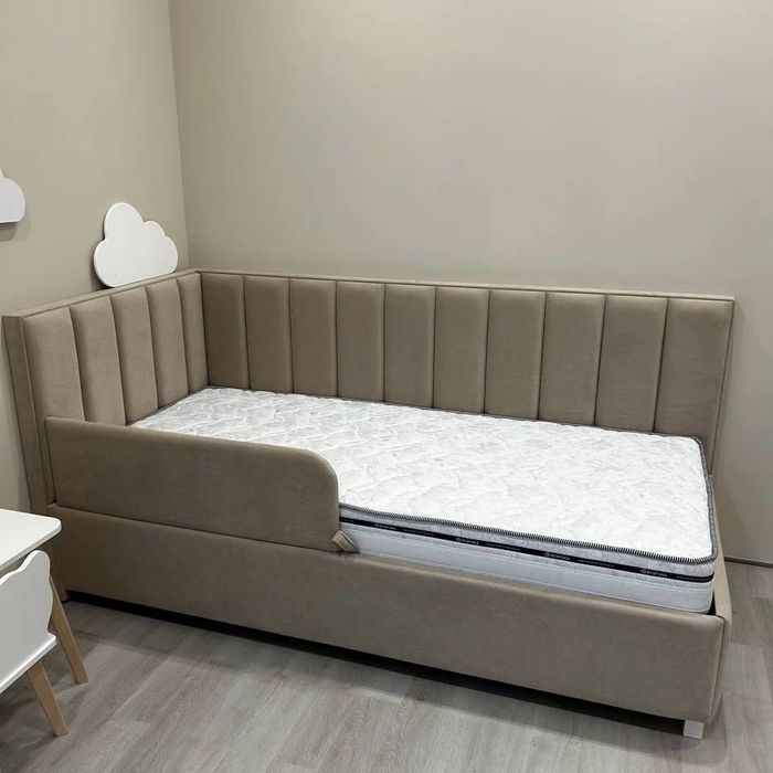 Мягкая угловая подростковая кровать