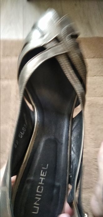 Женские босоножки